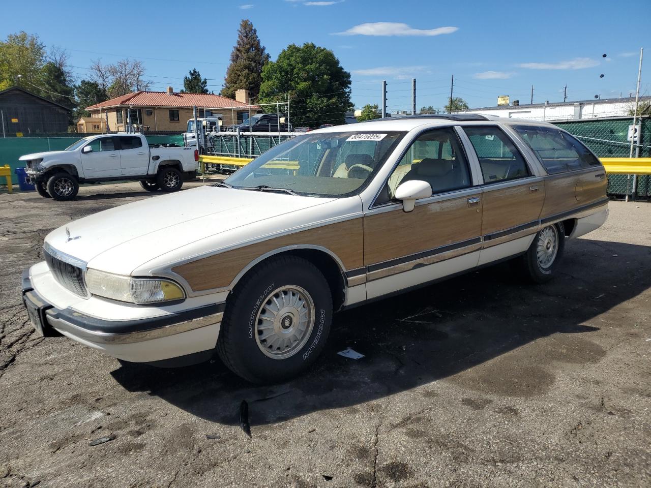 1992 Buick Roadmaster, VIN 1G4BR8372NW410417 — Minor dents and scratches