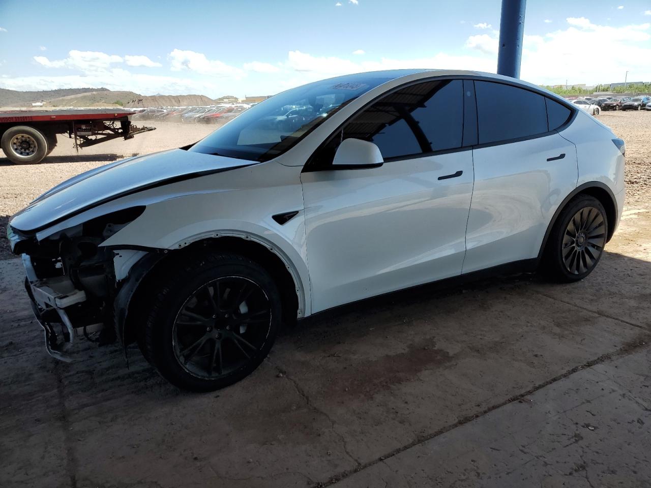2021 Tesla Model Y Standard Range, VIN 5YJYGDED1MF103629 — Front end