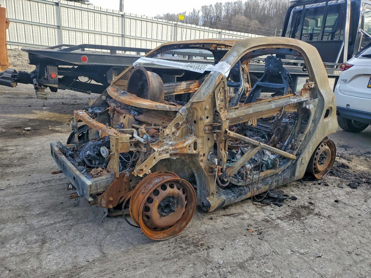 2016 Smart fortwo Prime, VIN WMEFJ5DA0GK124213 — Пожар