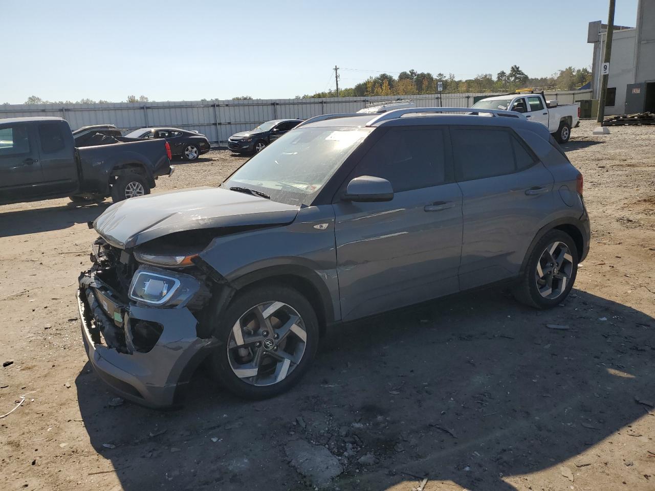 2022 Hyundai Venue SEL, VIN KMHRC8A3XNU196272 — Front end