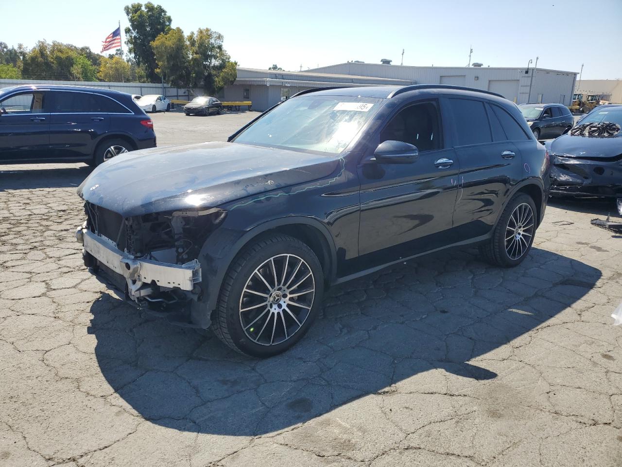 2018 Mercedes-Benz GLC 300, VIN WDC0G4JB2JV102837 — Front end