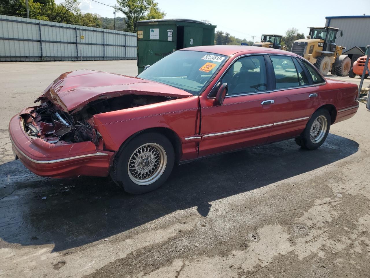 1996 Ford Crown Victoria LX, VIN 2FALP74W4TX149278 — Front end