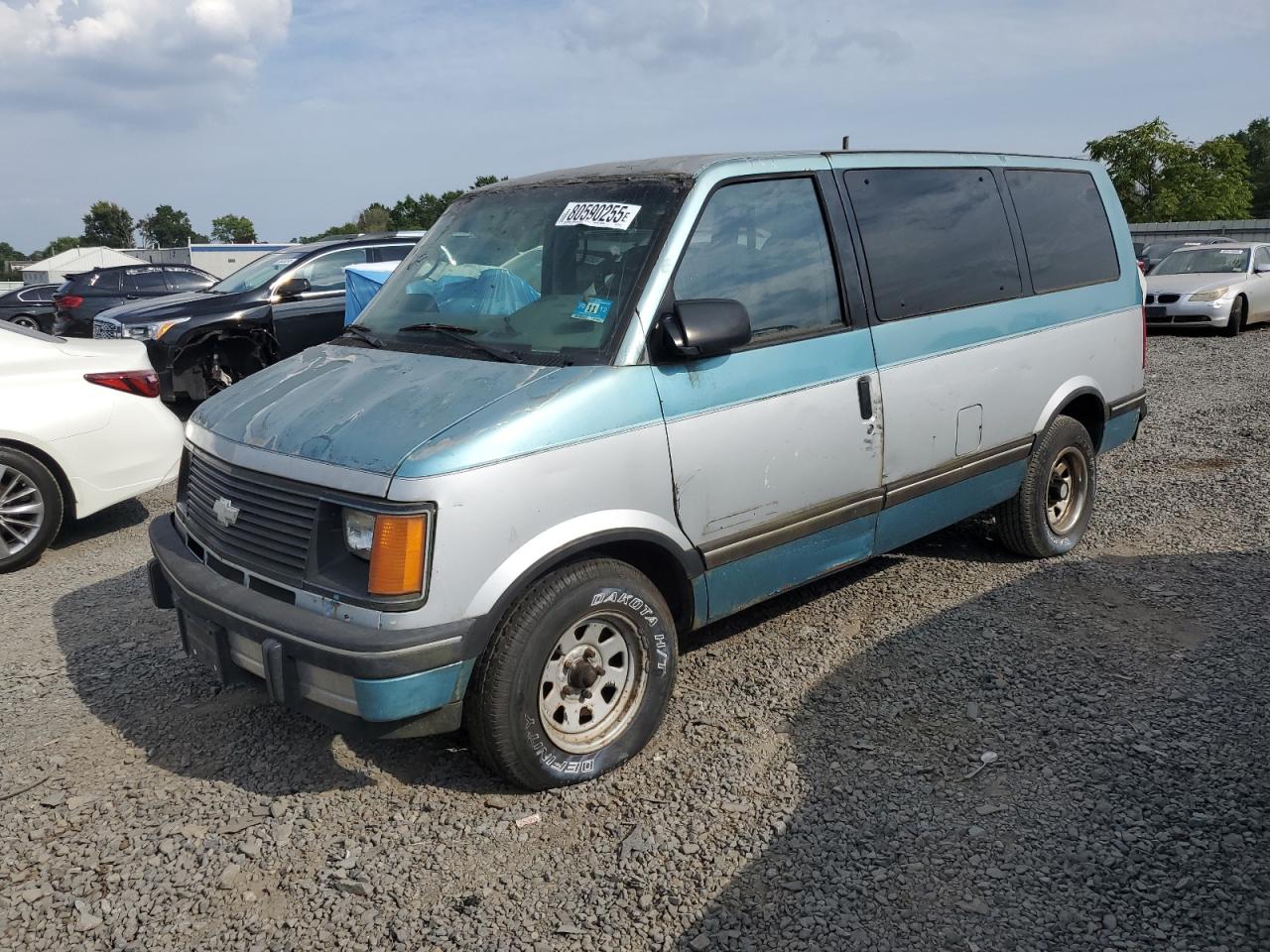 1994 Chevrolet Astro, VIN 1GNDM19ZXRB124251 — Frame damage