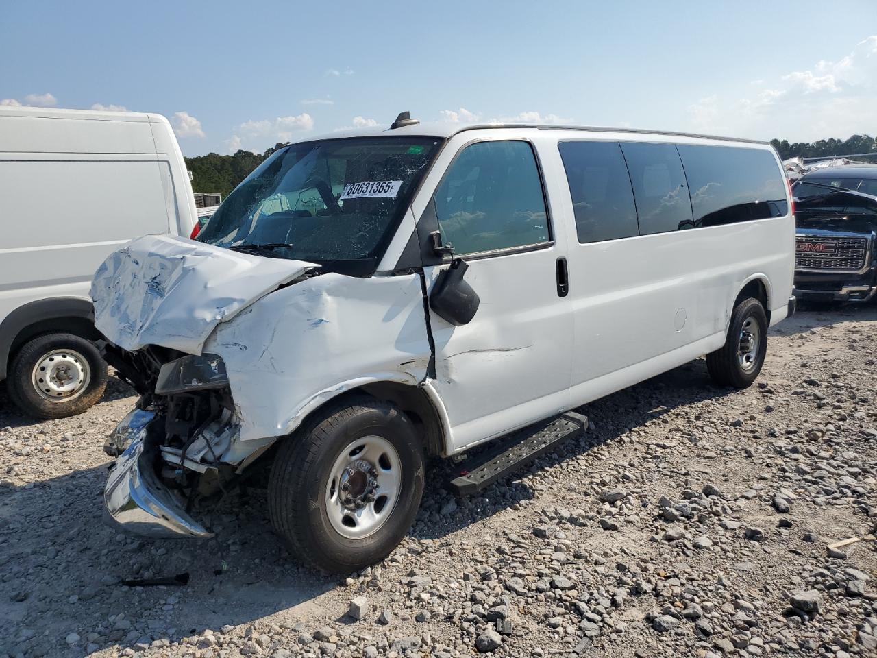 2018 Chevrolet Express Passenger LT, VIN 1GAZGPFGXJ1276965 — Front end