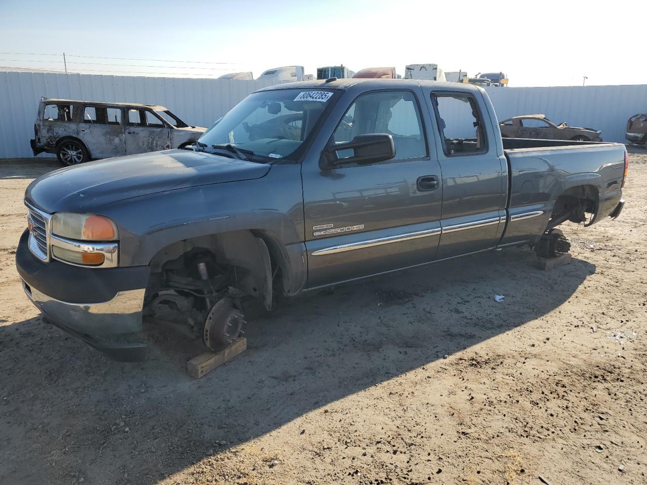 2002 GMC Sierra 2500HD SLE, VIN 1GTHC29132E271609 — Фото с аукциона 1 of 15
