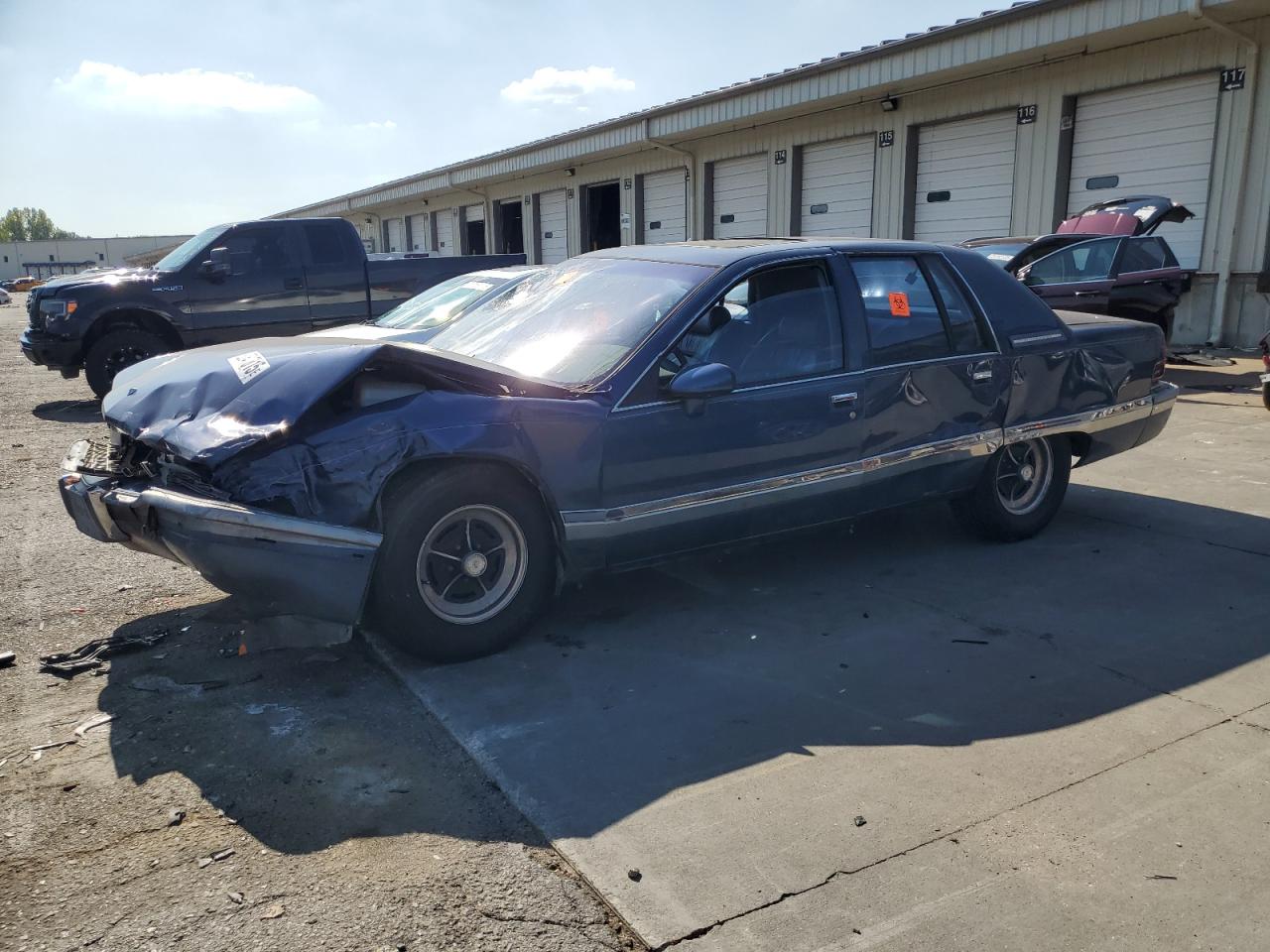 1994 Buick Roadmaster, VIN 1G4BN52P3RR410992 — Front end