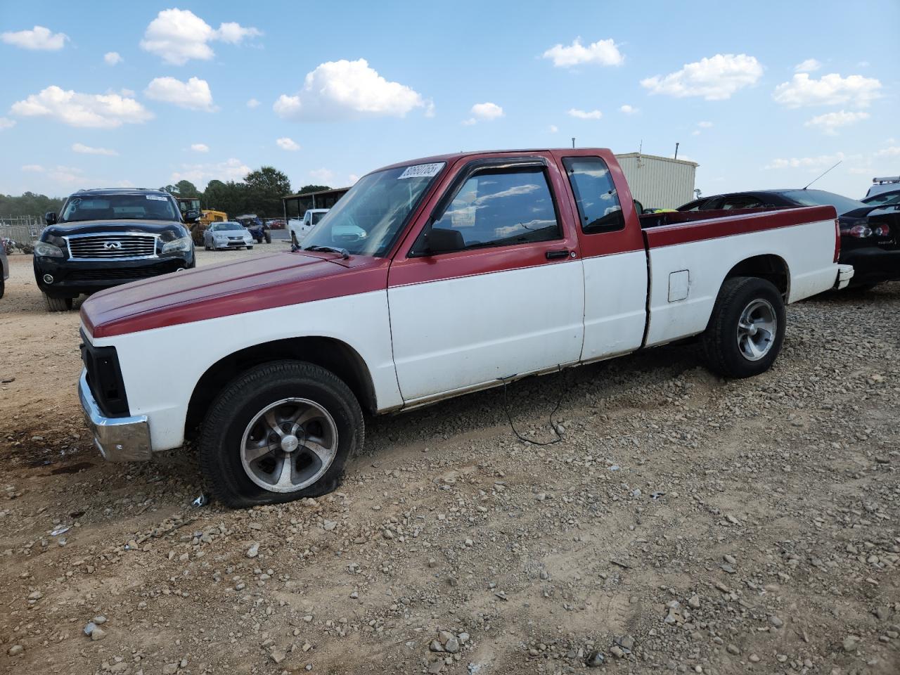 1992 GMC Sonoma, VIN 1GTCS19R2N0519914 — Front end