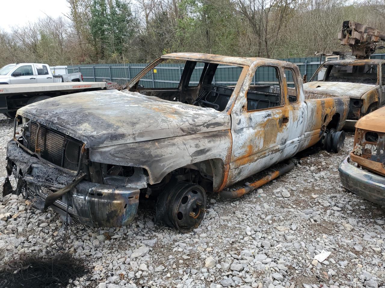 2001 Dodge 3500, VIN 1B7MF33611J588987 — Пожар