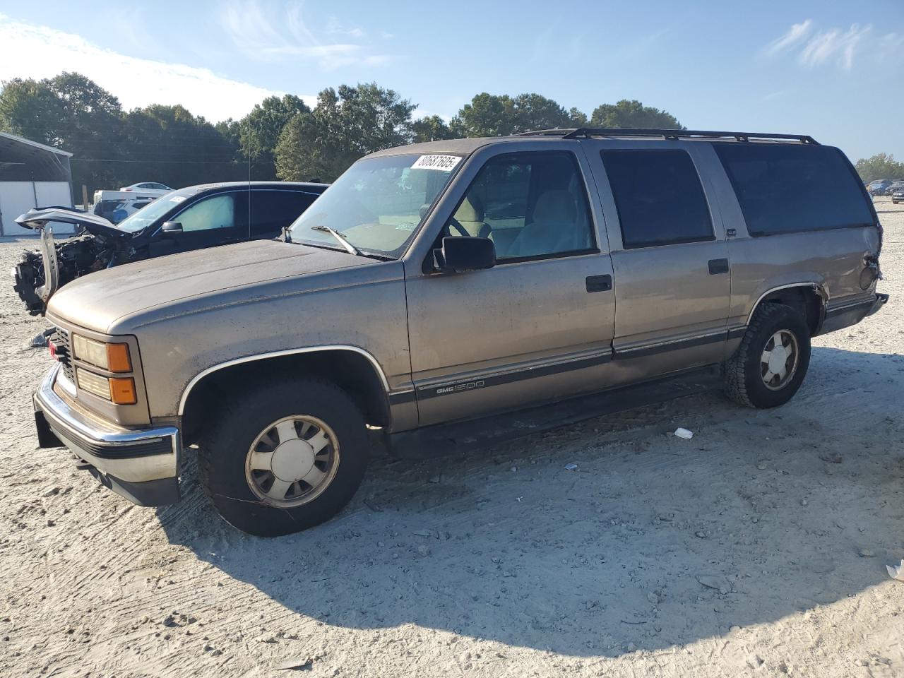 1996 GMC Suburban, VIN 3GKEC16R7TG503943 — Rear end