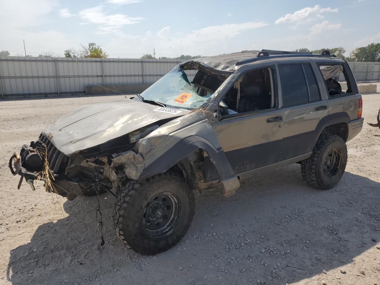 1996 Jeep Grand Cherokee Limited, VIN 1J4GZ78S1TC185661 — Front end