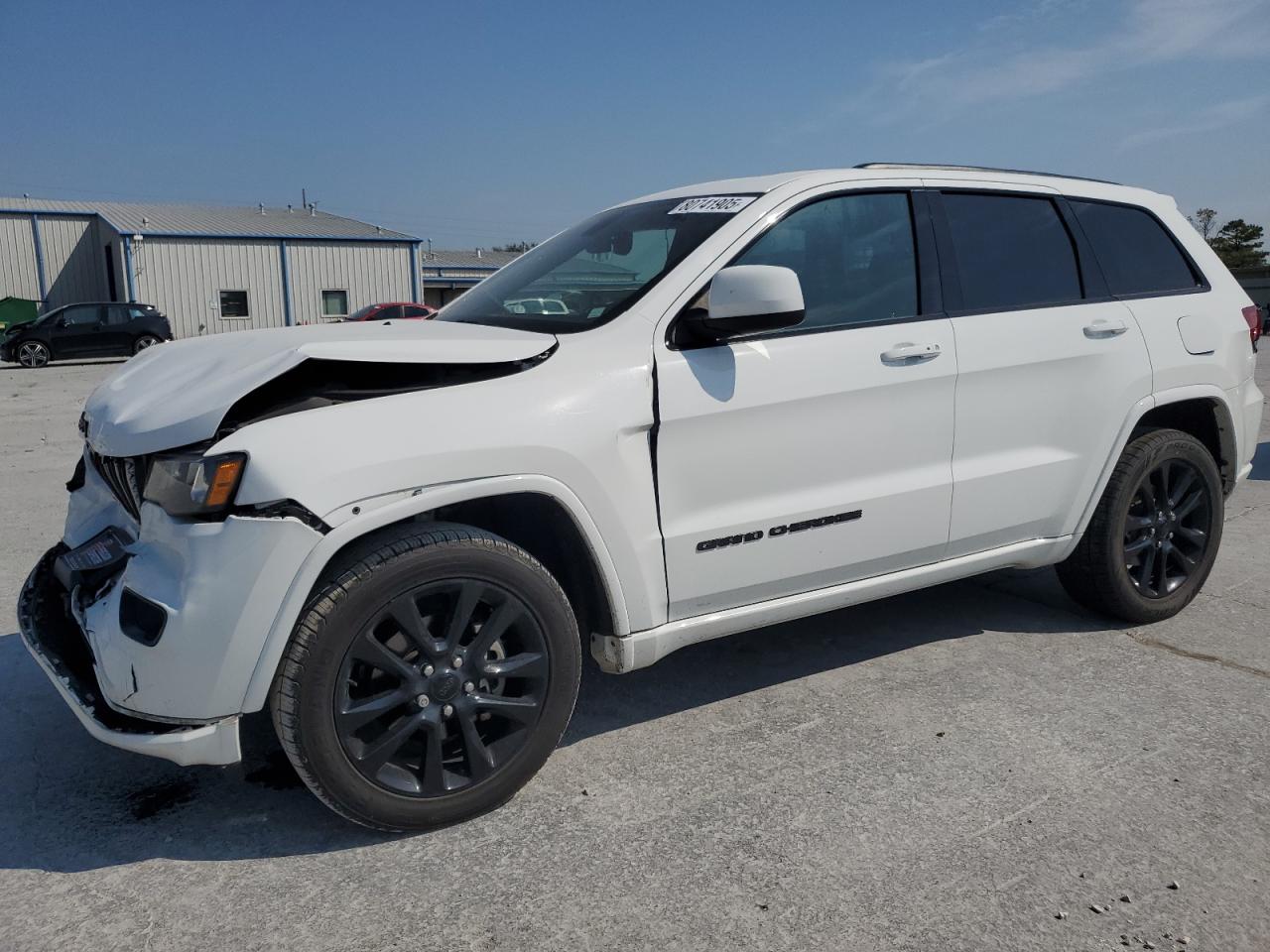 2019 Jeep Grand Cherokee Altitude, VIN 1C4RJEAG3KC672939 — Front end