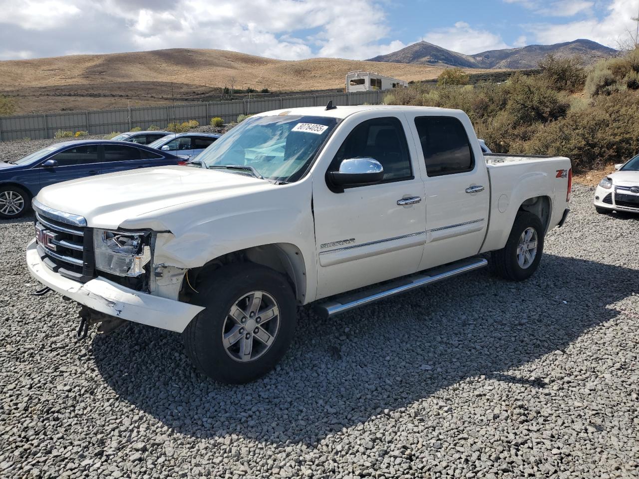 2013 GMC Sierra 1500 SLE, VIN 3GTP2VE77DG318677 — Front end