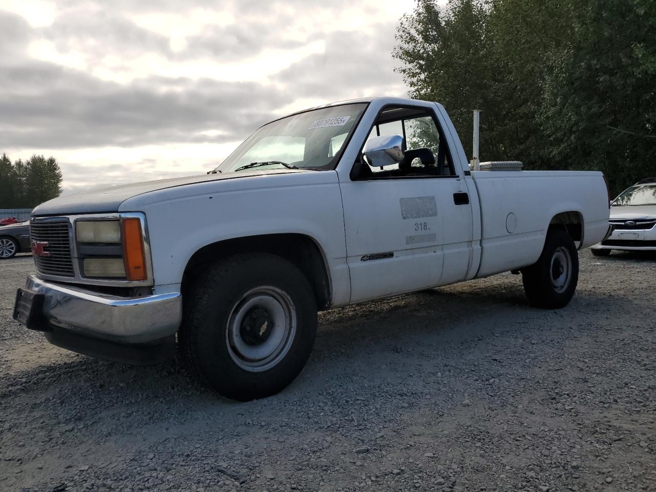 1992 Chevrolet Silverado 2500, VIN 1GCFC24K0NE131366 — Front end