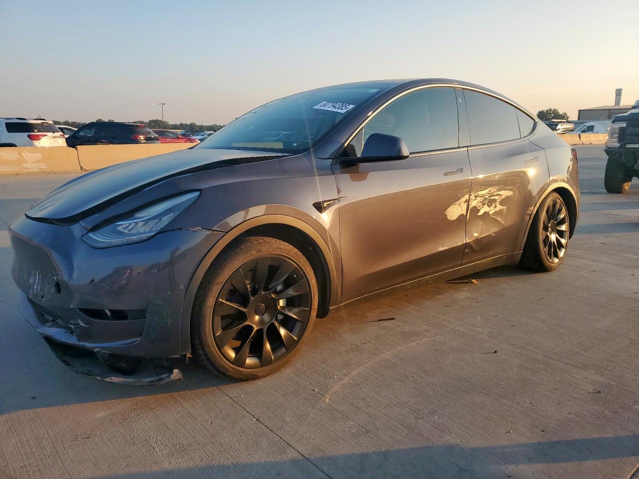2021 Tesla Model Y Long Range, VIN 5YJYGDEEXMF187104 — Front end