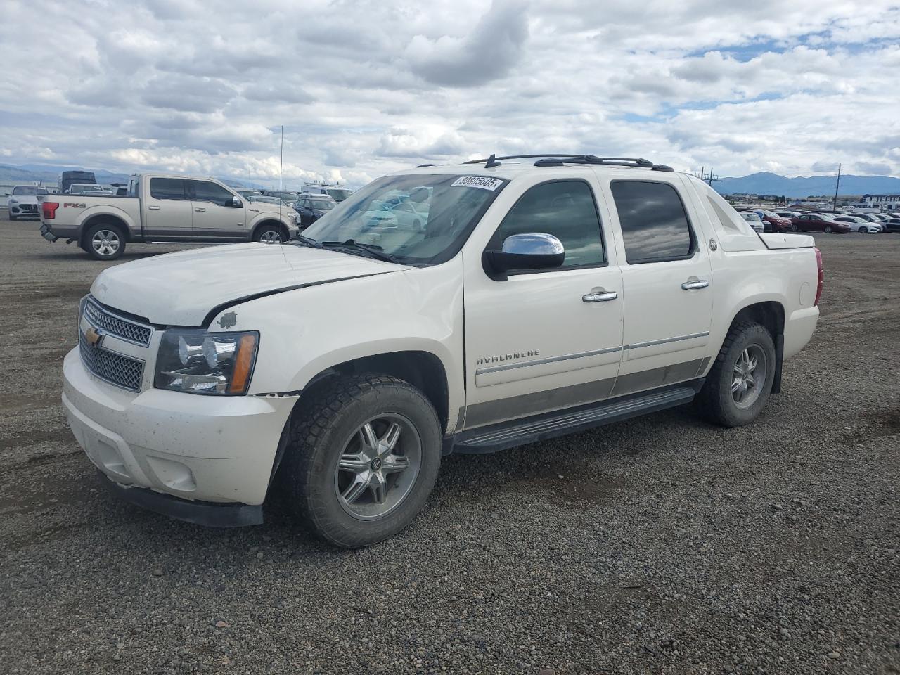 2013 Chevrolet Avalanche LTZ, VIN 3GNTKGE70DG356852 — Front end