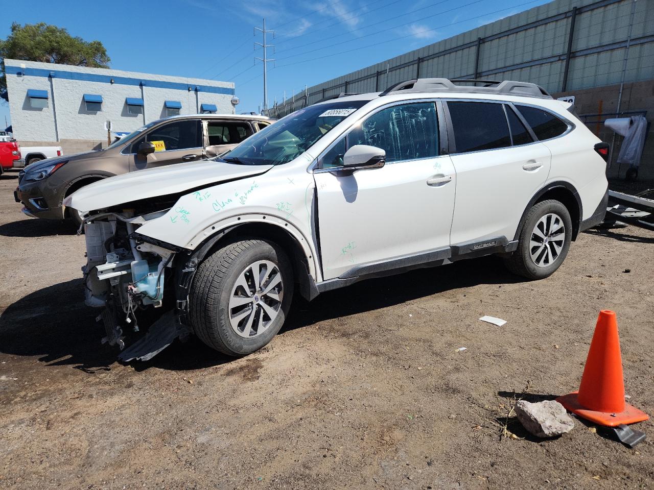 2020 Subaru Outback Premium, VIN 4S4BTACC8L3224000 — Фото с аукциона 1 of 4