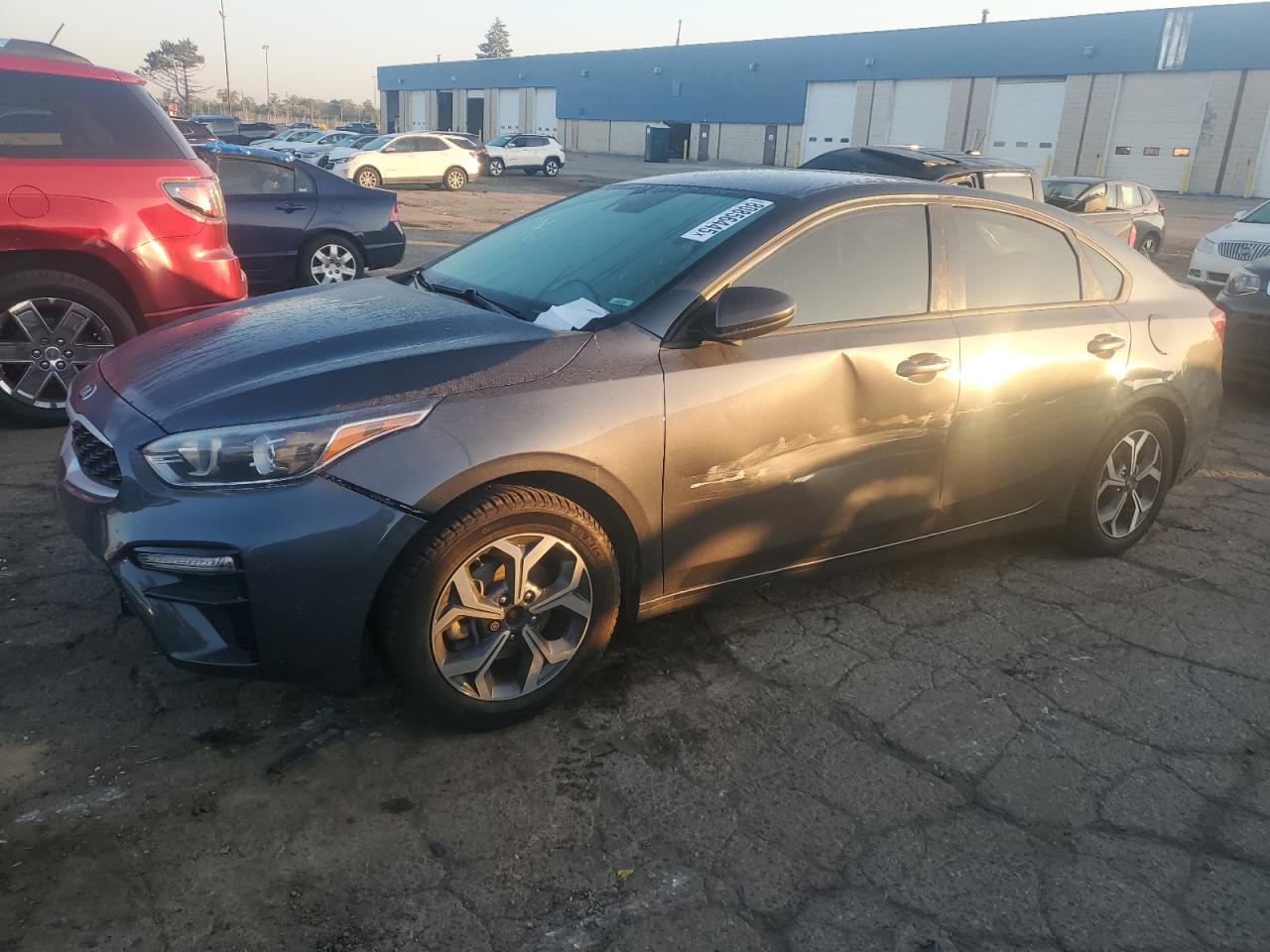2021 Kia Forte LXS, VIN 3KPF24AD6ME285555 — Side
