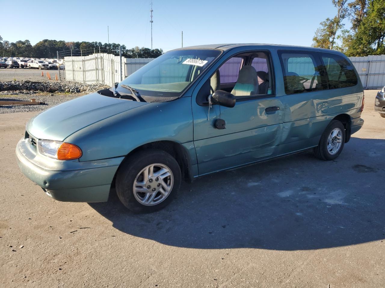1998 Ford Windstar GL, VIN 2FMZA51U8WBE22653 — Side