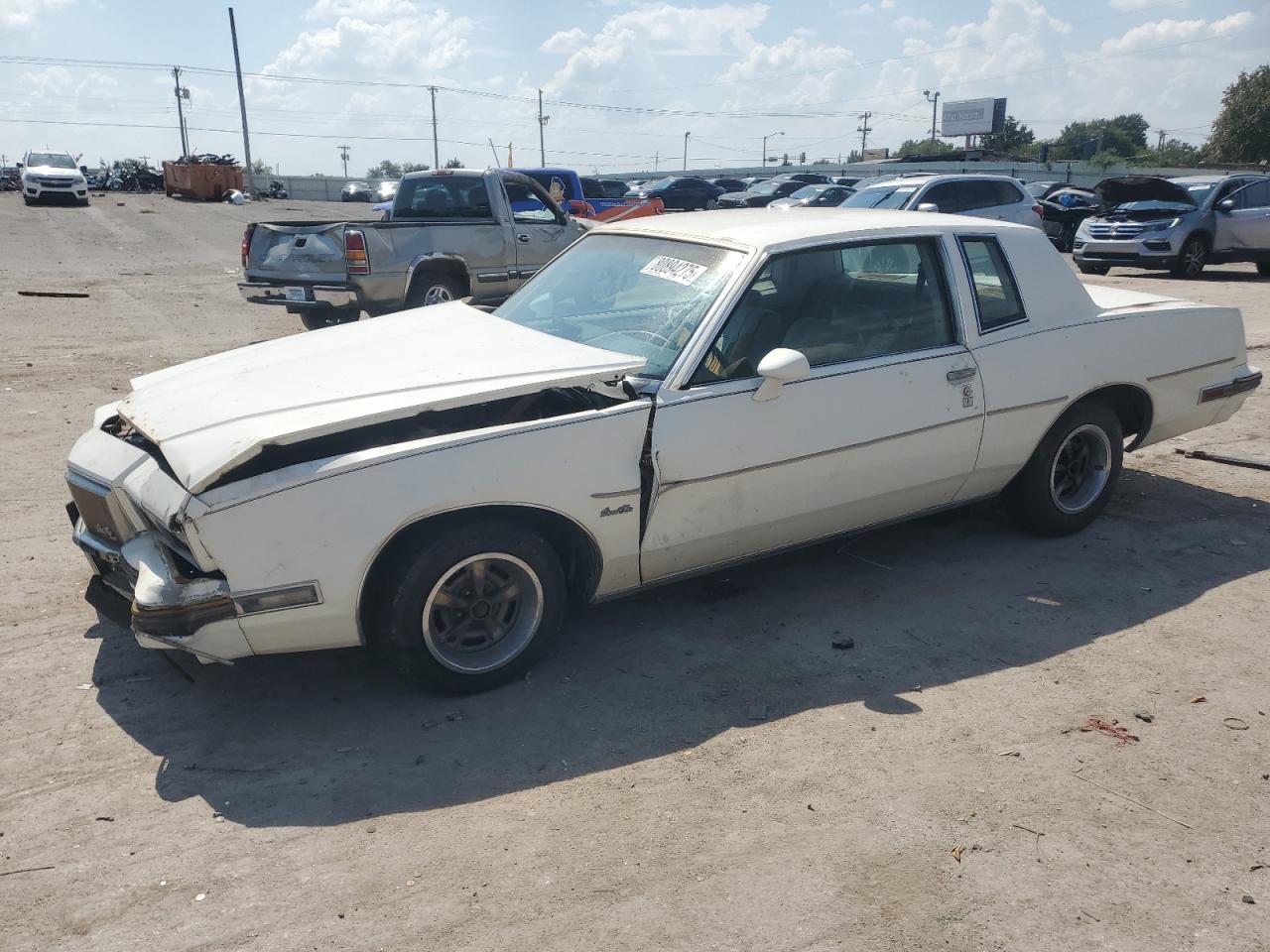 1983 Pontiac Grand Prix, VIN 2G2AJ37A3D2225295 — Front end