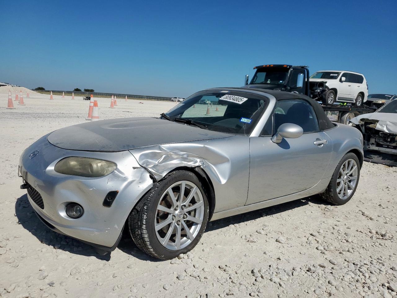 2006 Mazda MX-5 Miata Touring, VIN JM1NC25F760115225 — Front end
