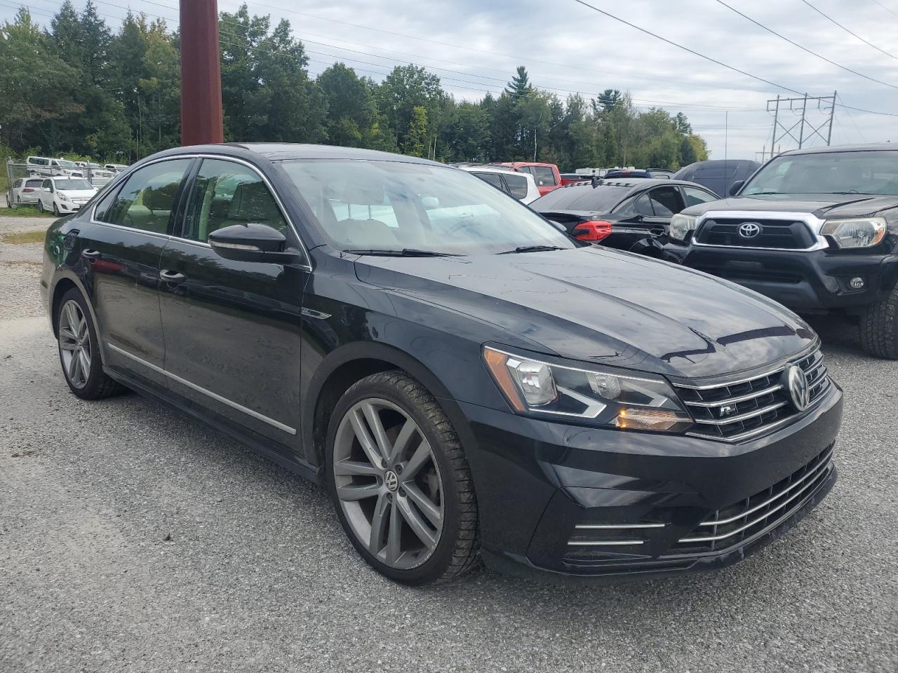 2017 Volkswagen Passat R-Line, VIN 1VWDT7A36HC037555 — Normal wear