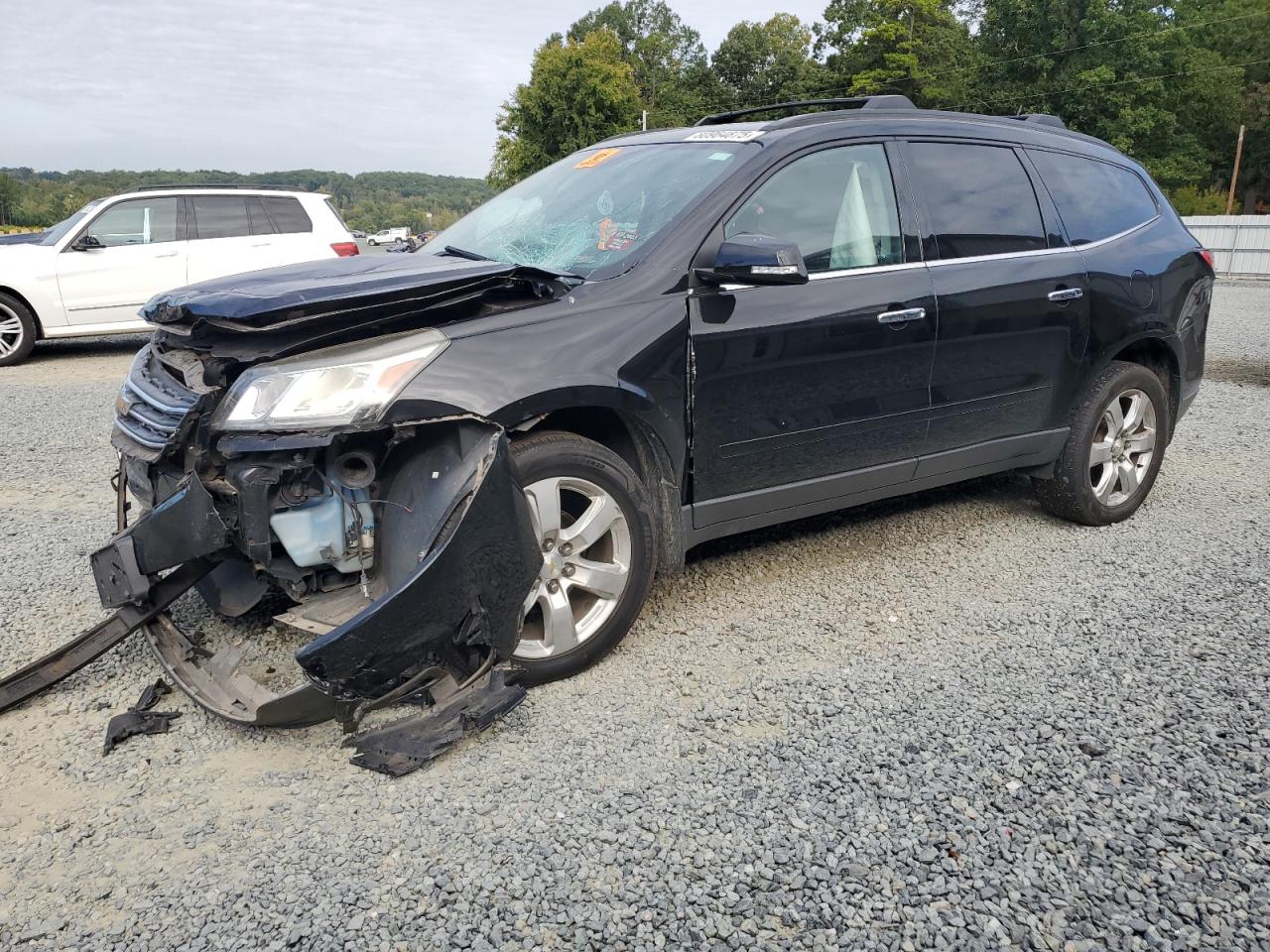 2017 Chevrolet Traverse LT, VIN 1GNKRGKDXHJ155918 — Front end