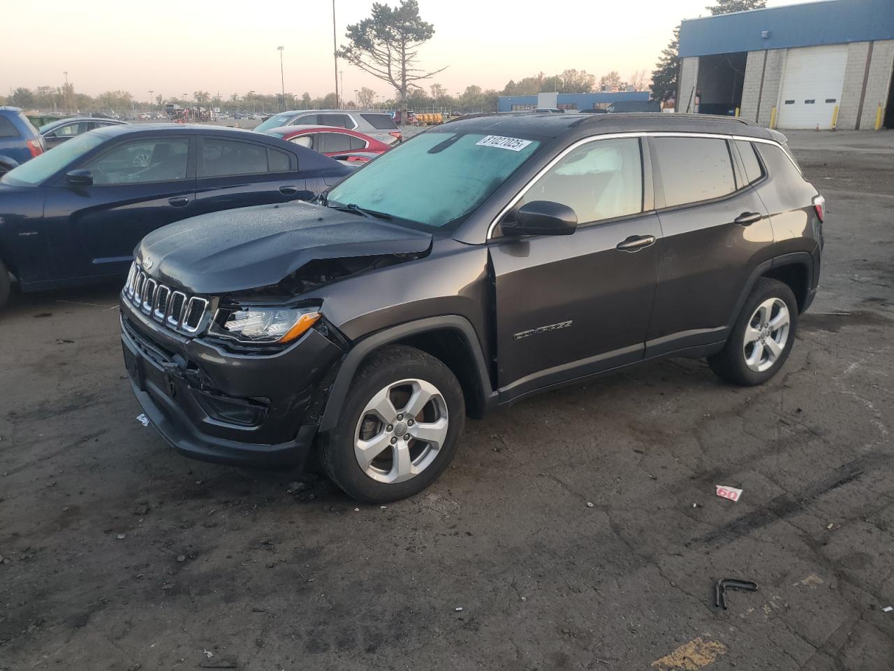 2019 Jeep Compass Latitude, VIN 3C4NJDBB5KT600642 — Перед