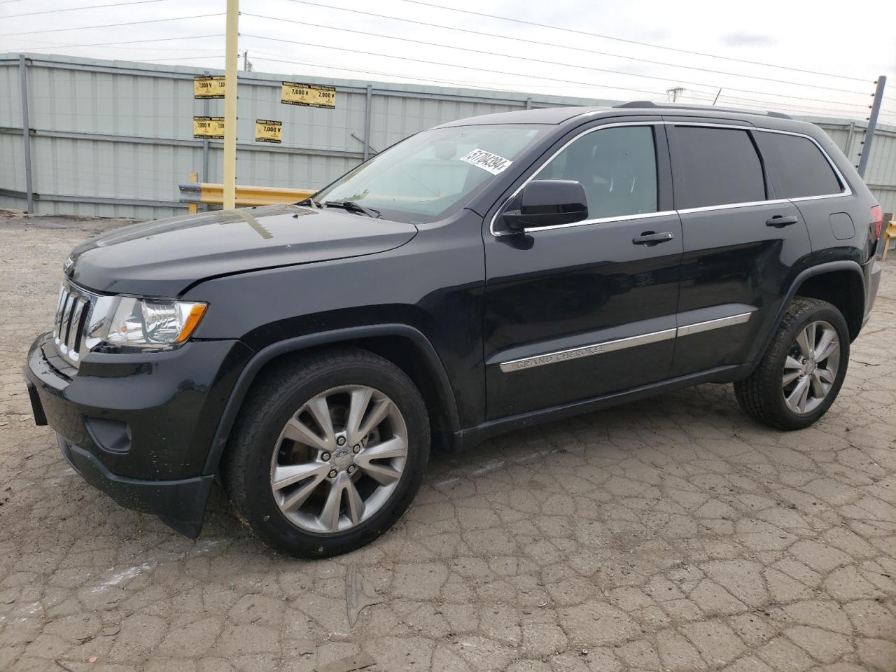 2013 Jeep Grand Cherokee Laredo, VIN 1C4RJFAG7DC583500 — Front end