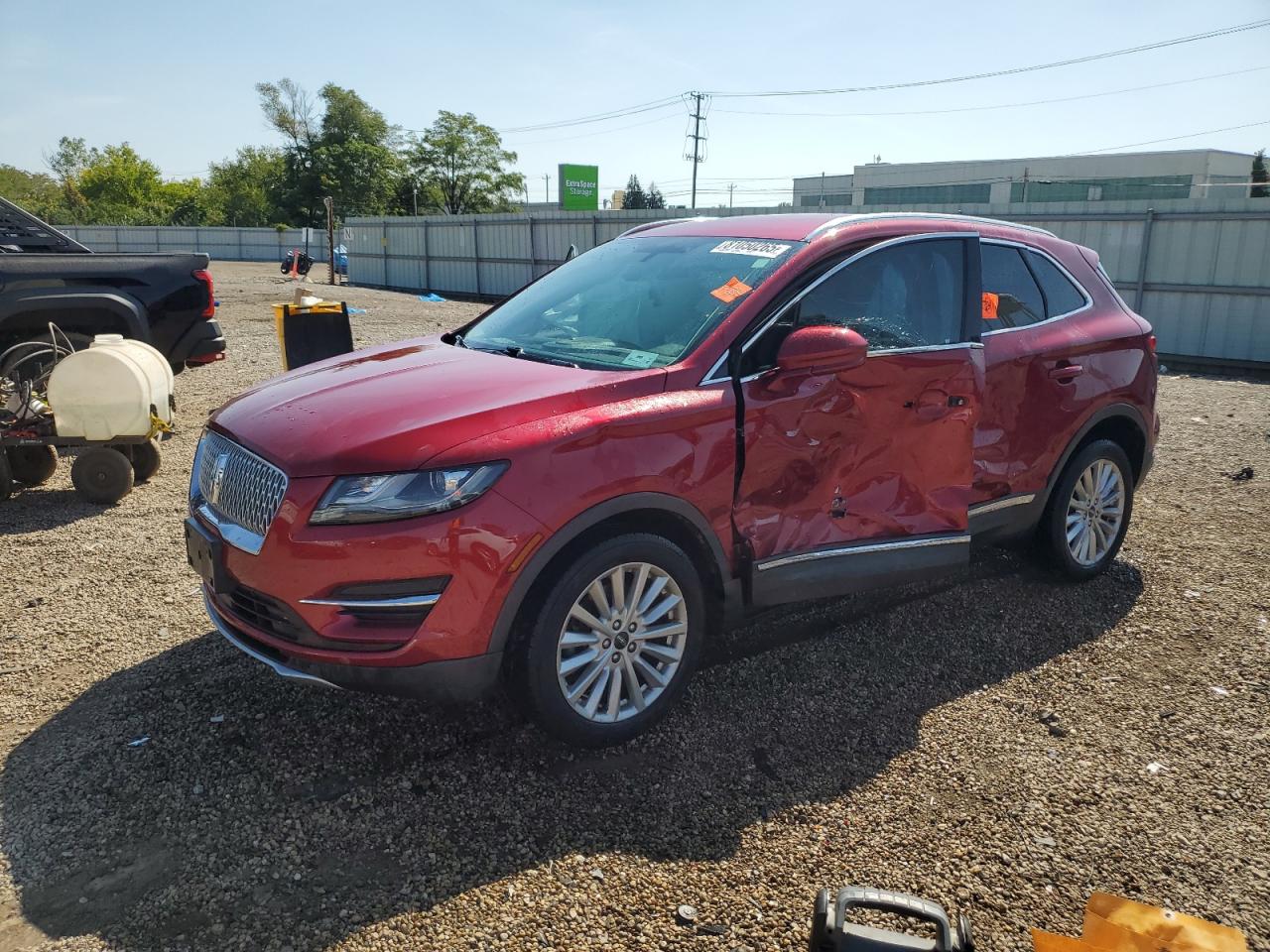 2019 Lincoln MKC Standard, VIN 5LMCJ1C91KUL18630 — Side