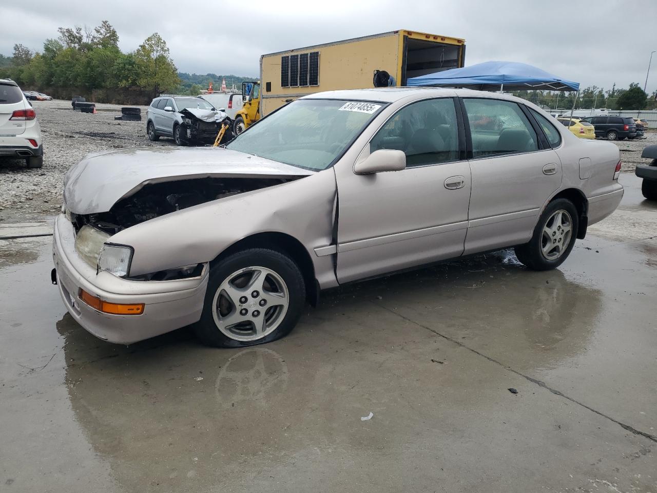 1997 Toyota Avalon XL, VIN 4T1BF12B6VU168488 — Front end
