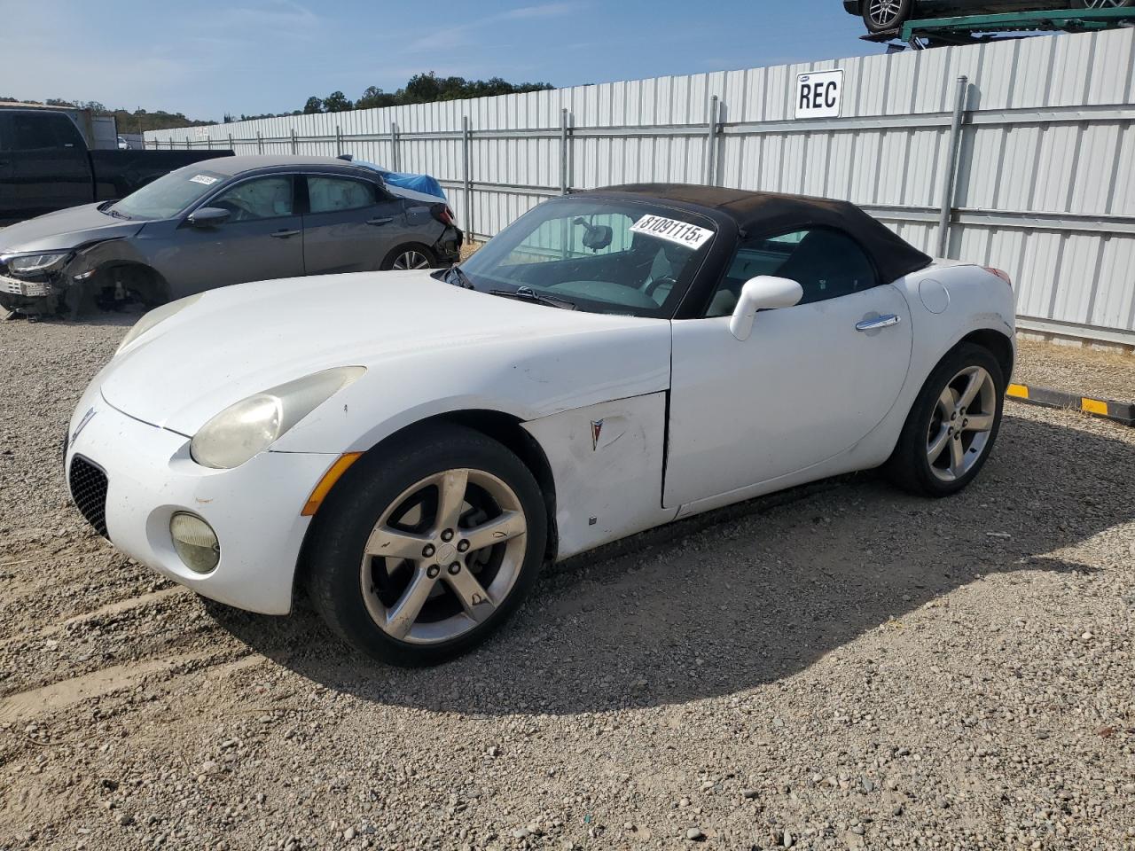 2007 Pontiac Solstice, VIN 1G2MB35B57Y115300 — Front end