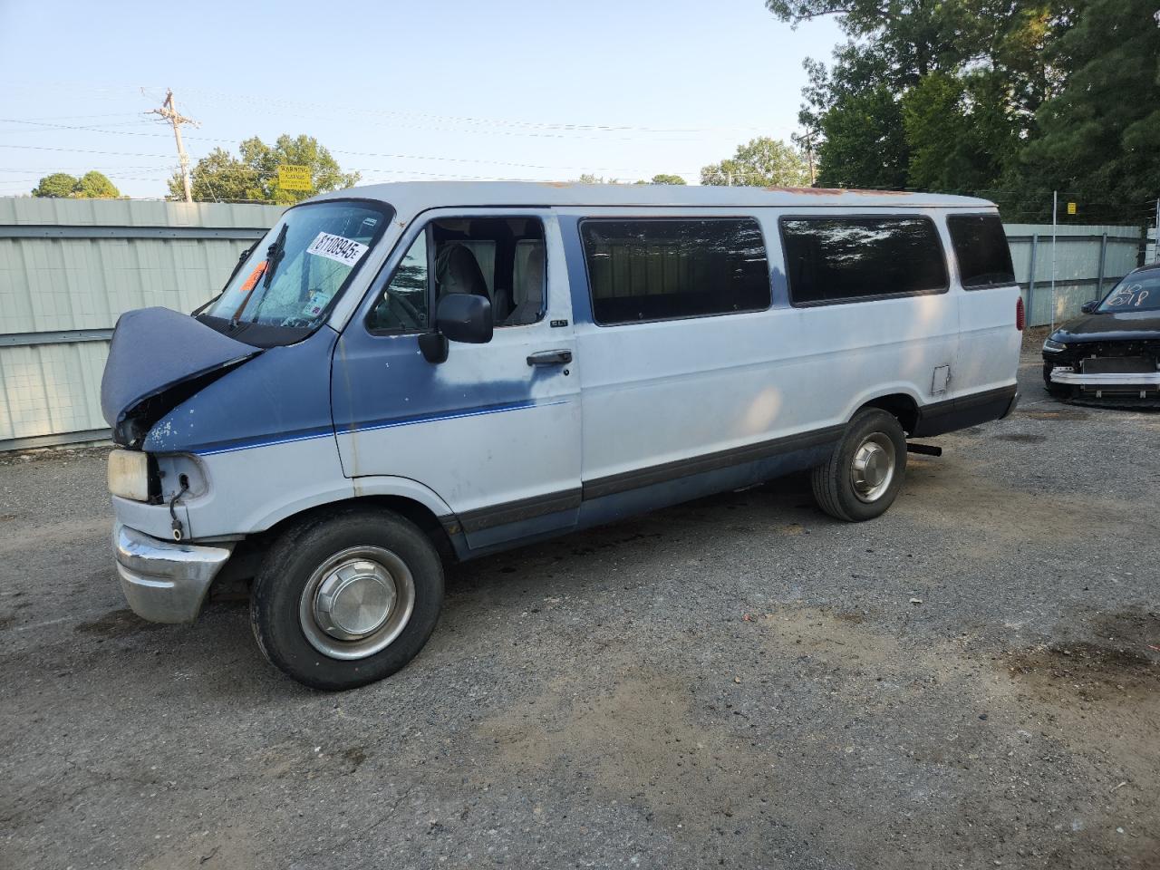 1996 Dodge Passenger, VIN 2B5WB35Z9TK165442 — Перед