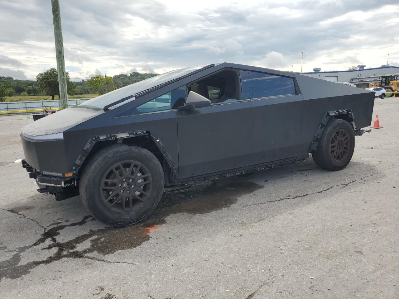 2024 Tesla Cybertruck, VIN 7G2CEHED1RA028066 — Side