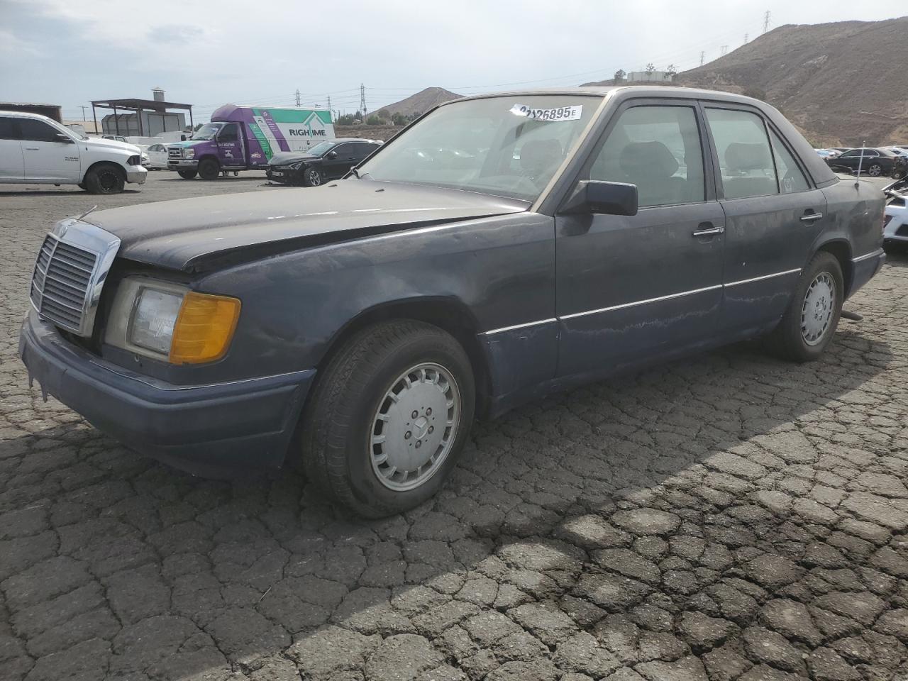 1990 Mercedes-Benz 300 E, VIN WDBEA30D4LB154399 — Front end