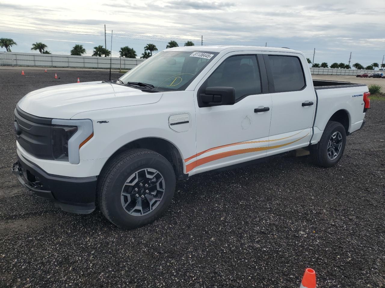 2023 Ford F-150 Lightning Lariat, VIN 1FT6W1EV0PWG32426 — Front end