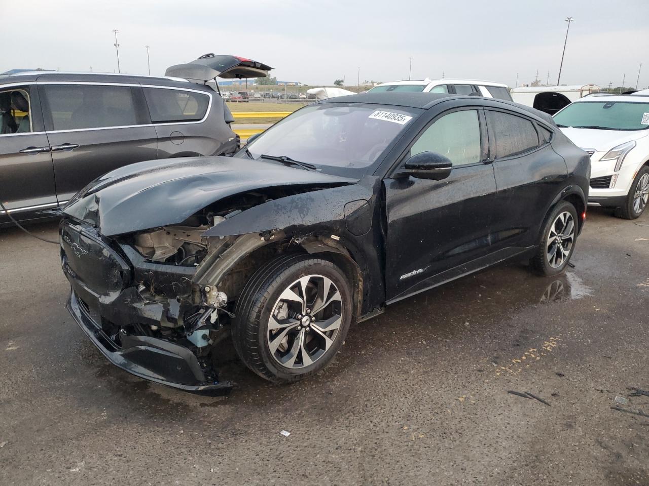 2021 Ford Mustang Mach-E Premium, VIN 3FMTK3SU0MMA47620 — Front end