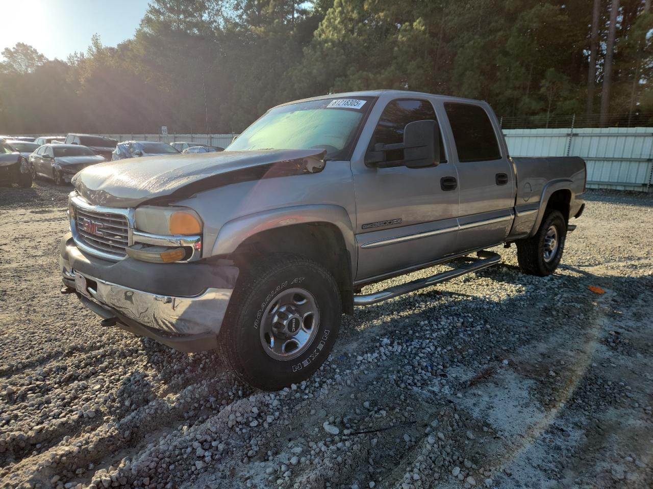 2002 GMC Sierra 2500HD SLE, VIN 1GTHC23U72F194353 — Front end