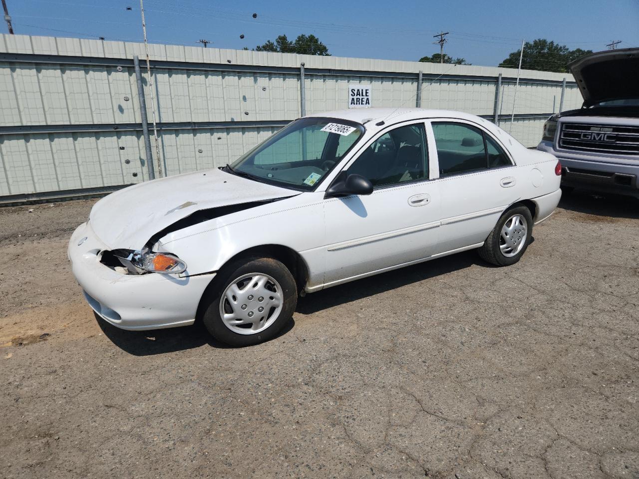1999 Mercury Tracer, VIN 1MEFM10P3XW613186 — Перед