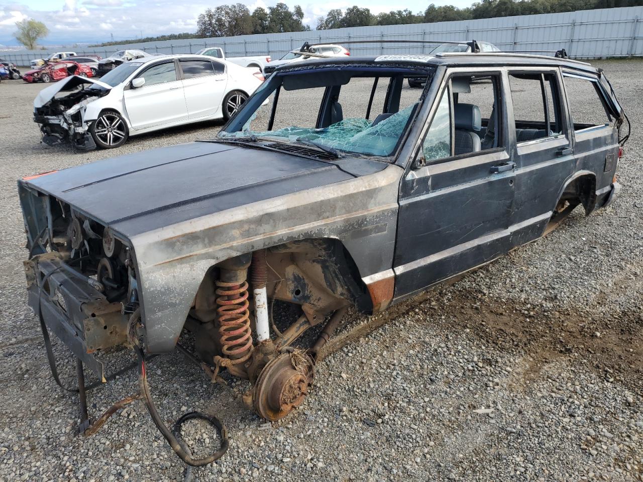 1987 Jeep Cherokee, VIN 1JCMR7829HT085189 — Vandalism