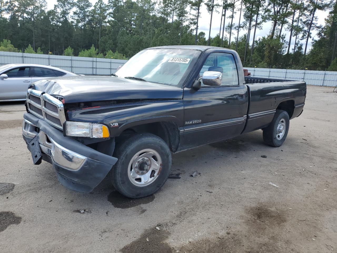 1994 Dodge 2500, VIN 1B7KC26Z5RS600810 — Front end