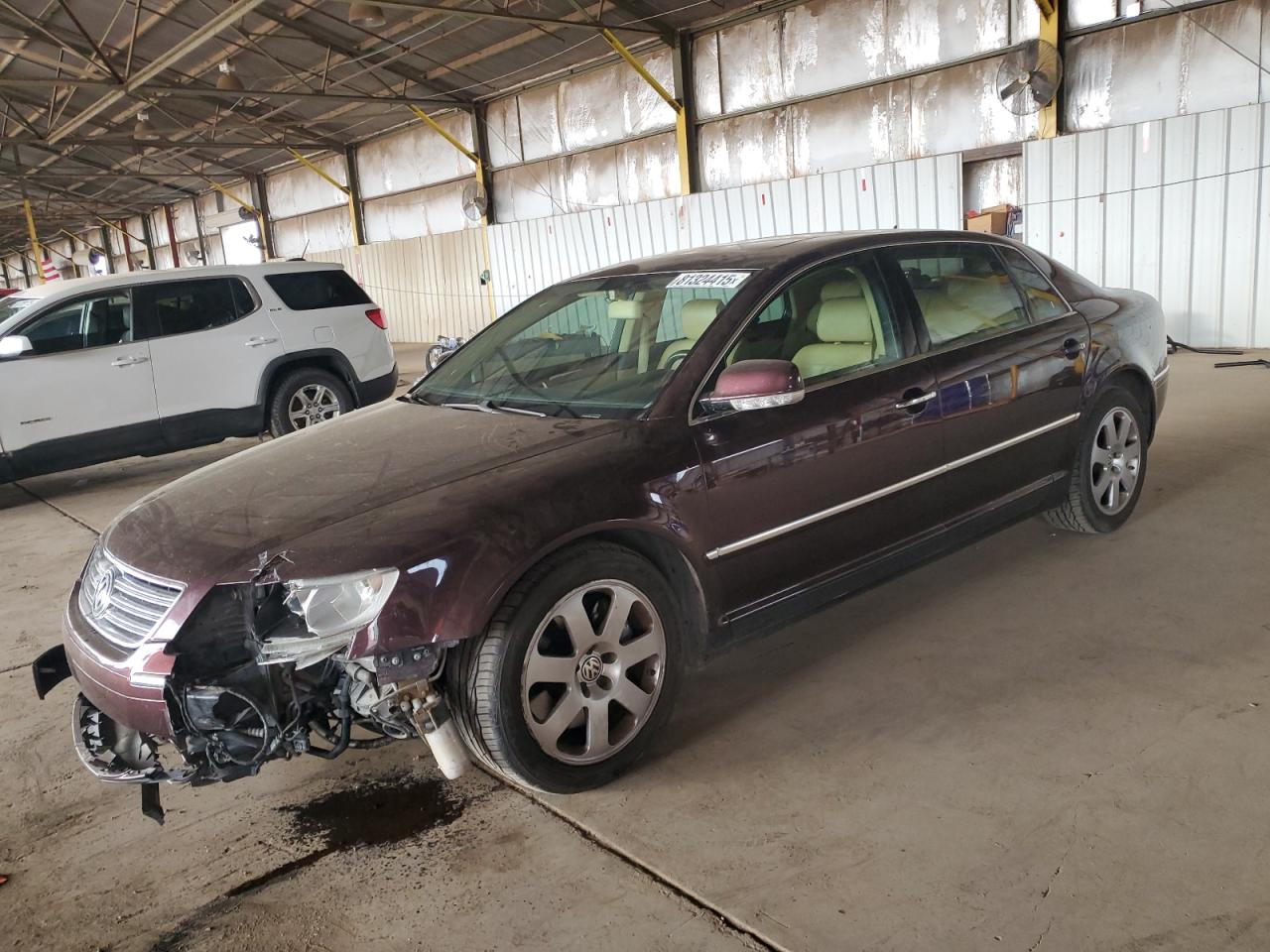 2004 Volkswagen Phaeton V8, VIN WVWAF63D148009754 — Front end