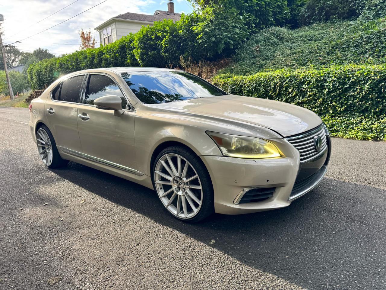 2017 Lexus LS 460, VIN JTHBL5EF2H5143975 — Prior damage history