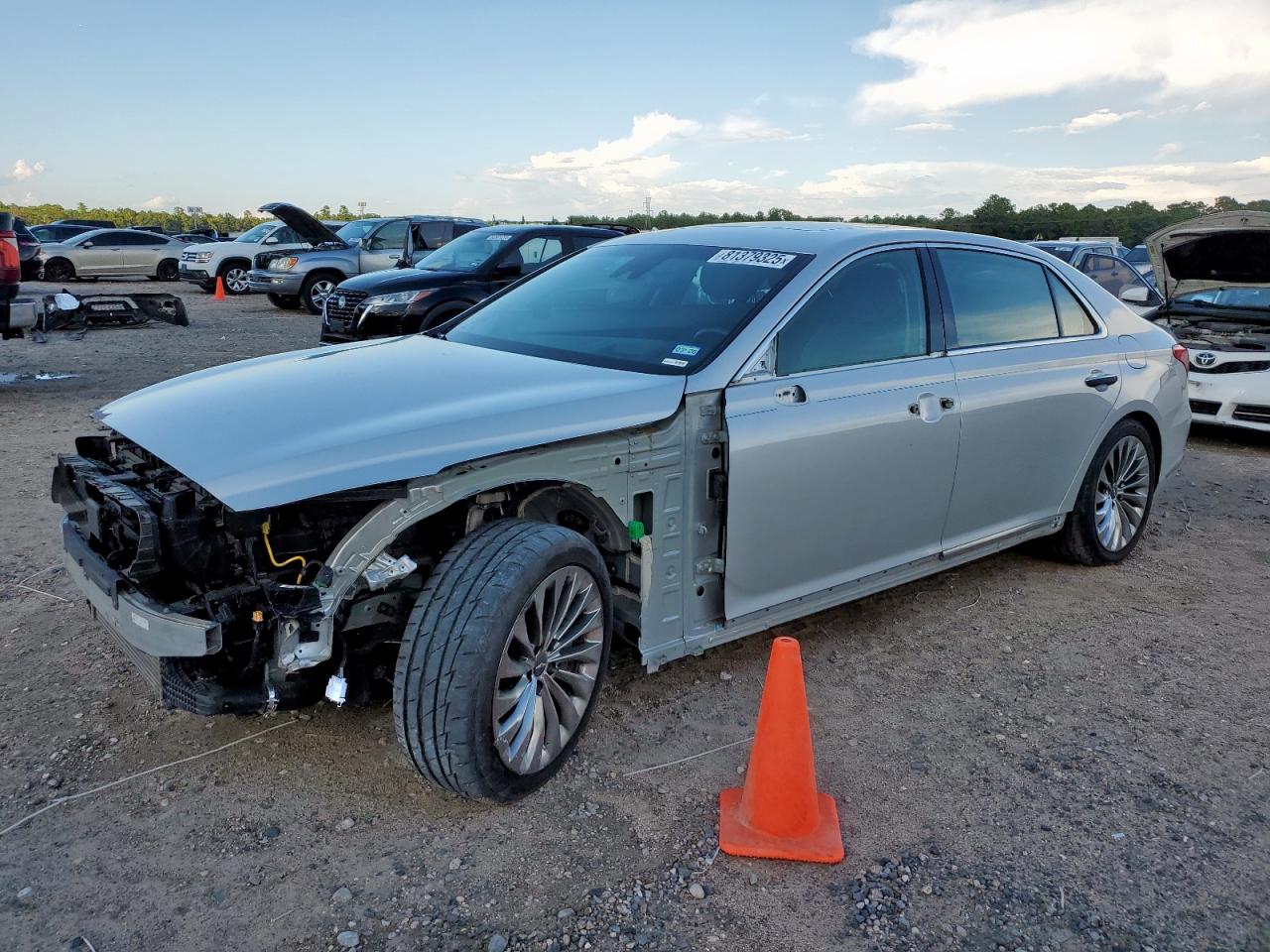 2019 Genesis G90 Premium, VIN KMTF34JA2KU058690 — Side