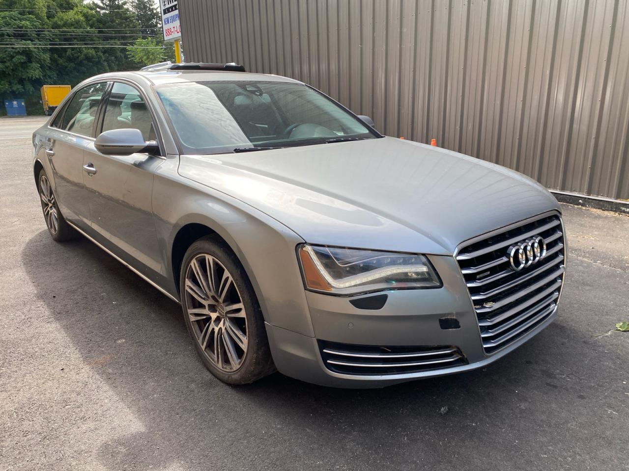 2011 Audi A8, VIN WAURVAFD7BN018734 — Фото с аукциона