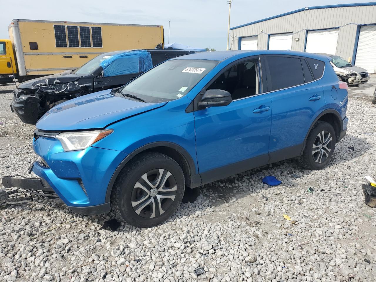 2018 Toyota RAV4 LE, VIN JTMZFREV9JJ206721 — Front end