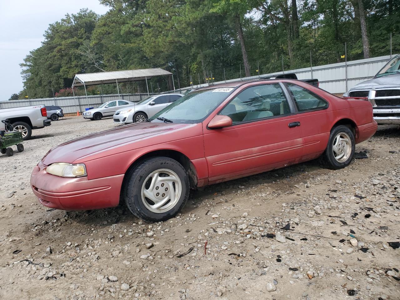 1996 Ford Thunderbird LX, VIN 1FALP62W2TH166268 — Front end