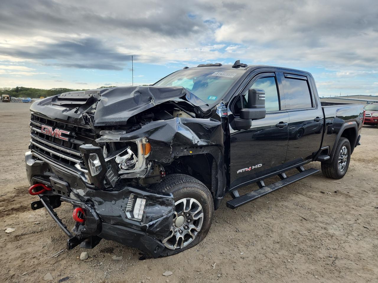 2021 GMC Sierra 2500HD AT4, VIN 1GT49PEY0MF129535 — Front end