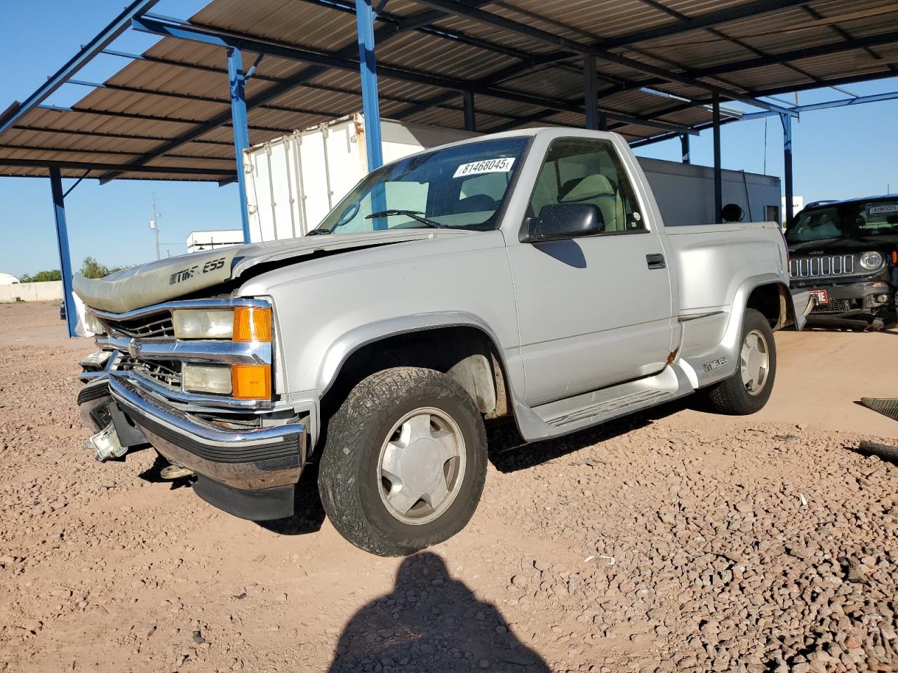 1996 Chevrolet K1500, VIN 1GBEK14R4TZ145867 — Front end