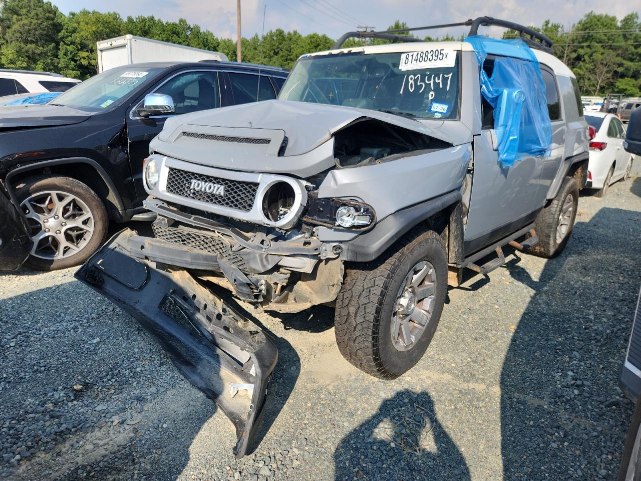 2014 Toyota FJ Cruiser, VIN JTEBU4BF3EK183441 — Front end
