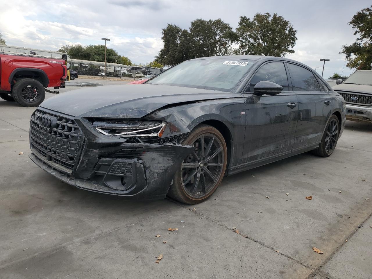2022 Audi A8, VIN WAULDAF86NN006350 — Перед
